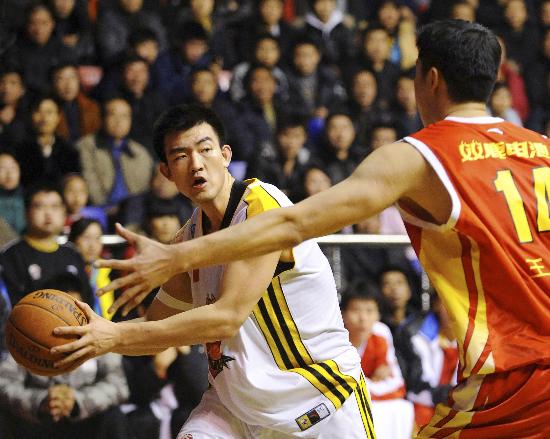 BBSPORTS-篮球夜战:荆楚天虎队鏖战江汉霹雳队,速度优势明显边后卫成为亮点的简单介绍