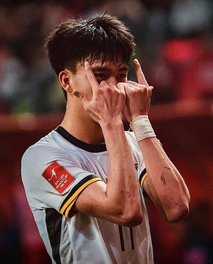 BB体育-包含赛艇赛场再起风云:北城鲨队队读秒绝平姑苏独角兽队,新援首秀制胜教练团队居功至伟的词条