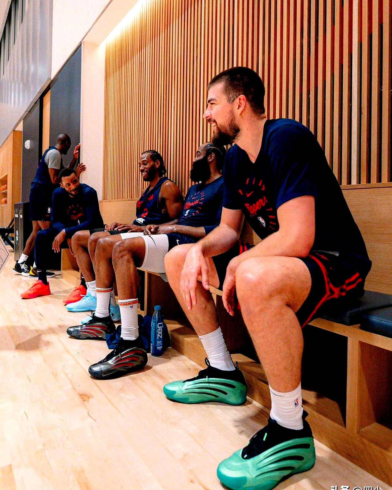 贝博体育-赛前费城76人调整名单以备法国杯,内部沟通环节打磨,管理层满意,赛季目标并未改变的简单介绍