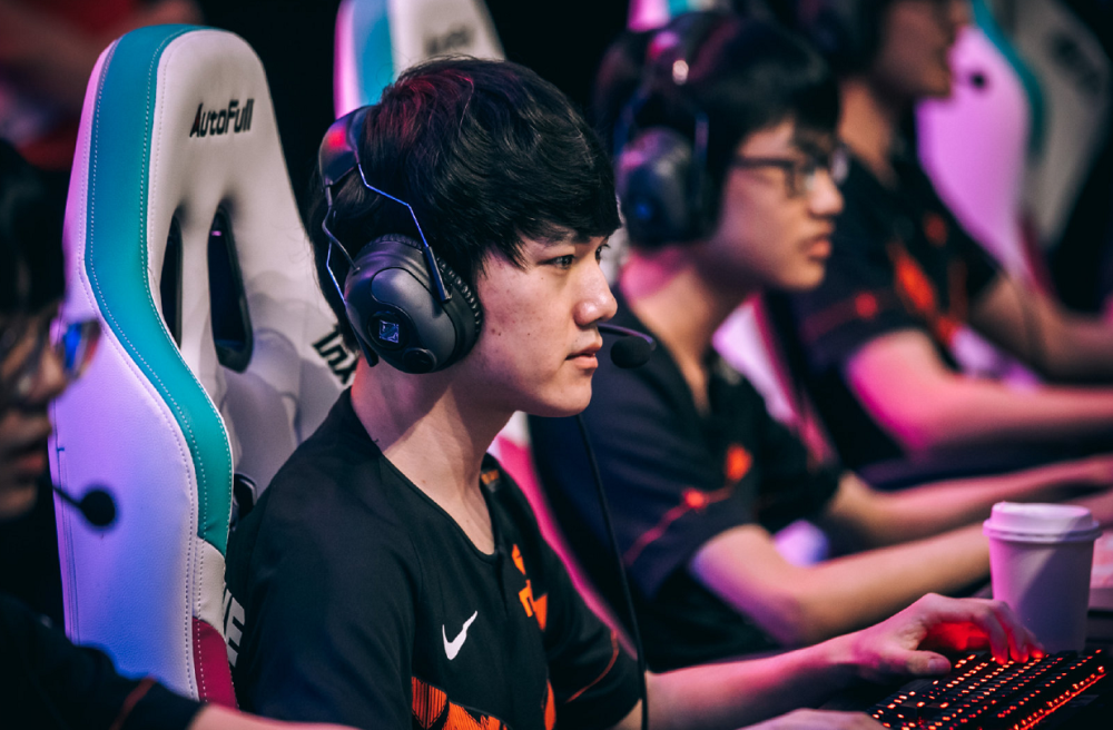 贝博体育-包含JackeyLove回归赛场，赛事规则更新首场状态亮眼，美国队观众沸腾！的词条